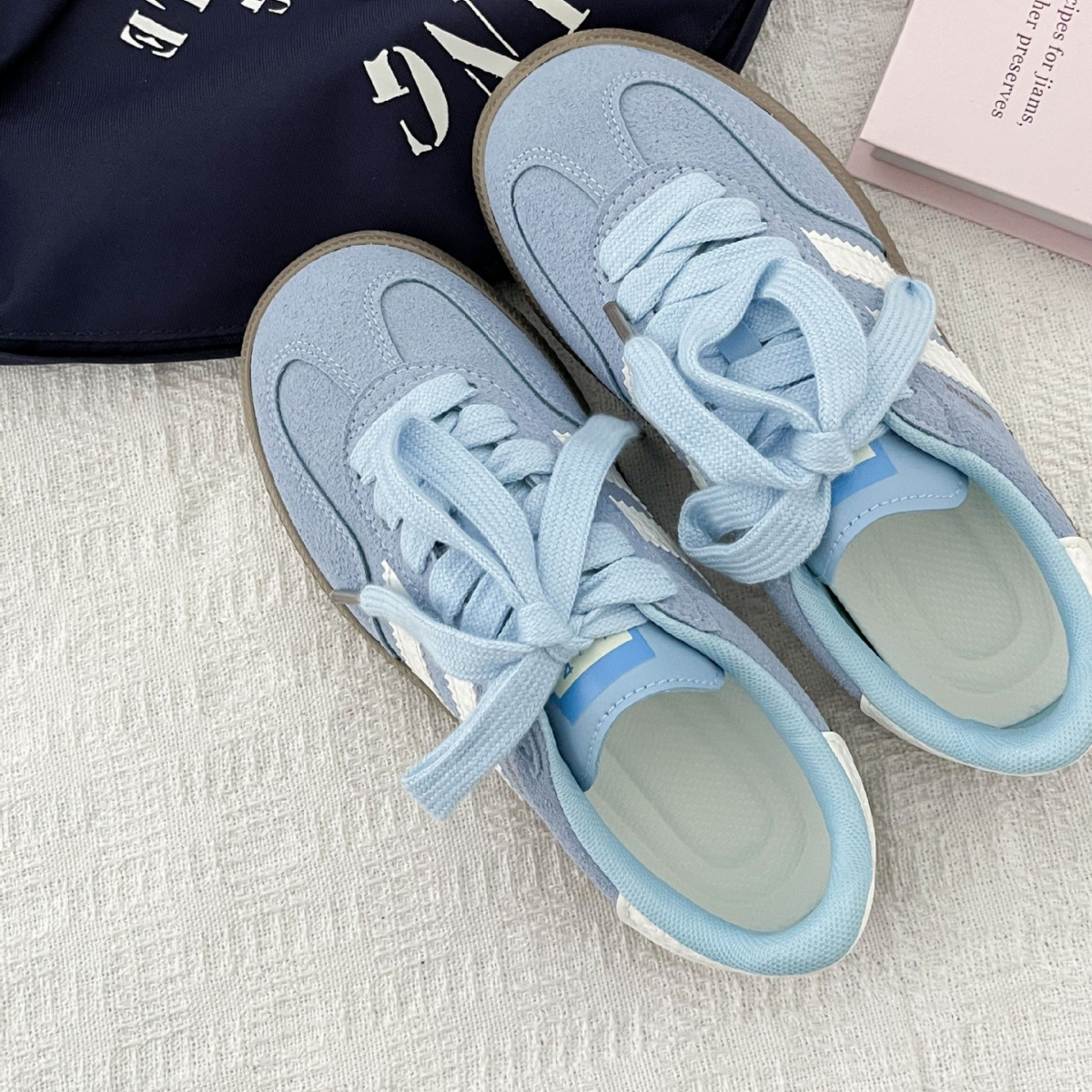 Vintage-style sneakers for wom - Guipure Lace Panel ulasan dan harga